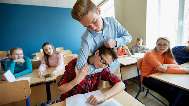 "КП": 53% россиян считают, что оценки за поведение в школе нужны для родителей