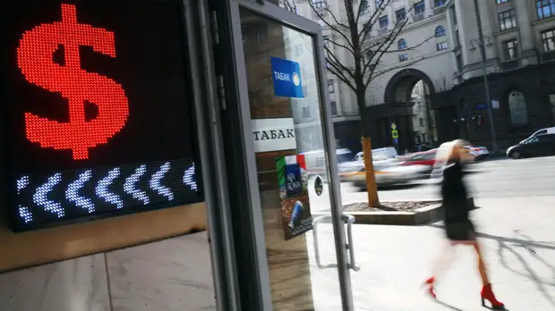 Валютное потепление: курс доллара впервые с середины марта опустился ниже 73 рублей