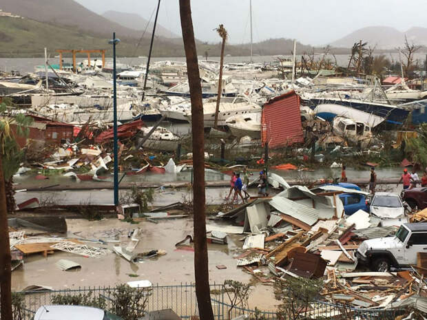 После урагана гавань острова Сен-Мартен лежит в руинах Центральная Америка, ирма, катастрофа, разрушения, стихийное бедствие, стихия, ураган, флорида