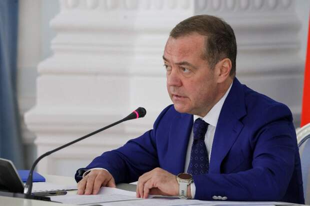 Медведев призвал отказаться от терпимости к вступлению соседей России в ЕС