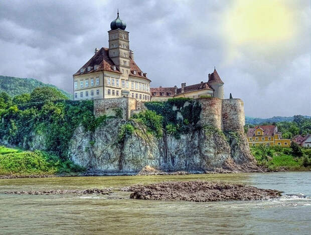 Замок Шёнбюхель. Австрия