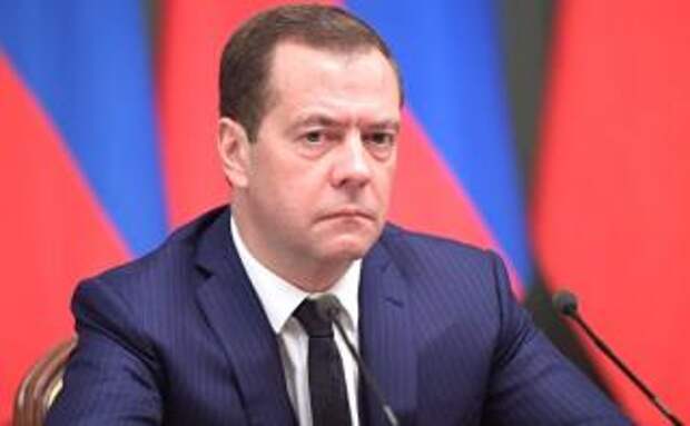 Фото: пресс-служба Кремля | Медведев сделал заявление по больной для водителей теме