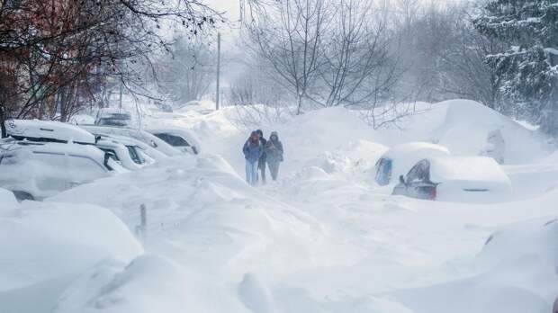 Врач объяснил, почему на холоде может «защемить» спину и шею