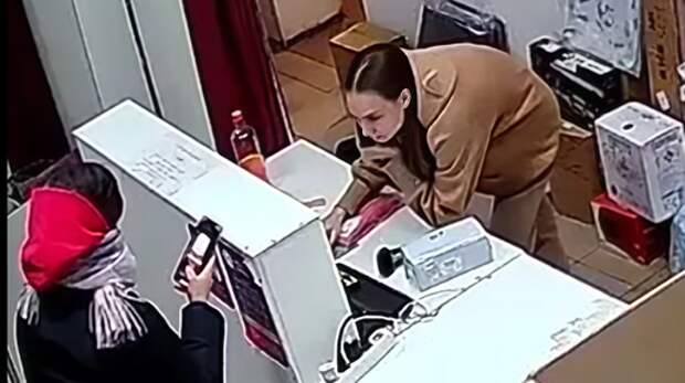 Возврат ношенных стрингов, «игрушки» для старушки и прочие чудеса на ПВЗ: исповедь сотрудницы пункта выдачи