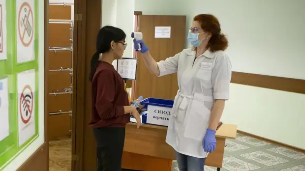 Глава Роспотребнадзора Попова заявила о несоблюдении мер по борьбе с COVID-19 в ряде школ