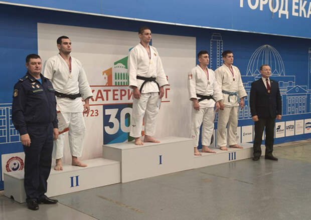 В Екатеринбурге завершились чемпионаты ЦВО по самбо и дзюдо