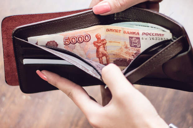 "КП": 64% россиян считают бесполезным просить повысить им зарплату