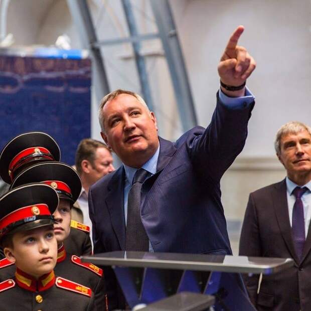 Рогозин пообещал комбайнерам безработицу из-за уральской техники.