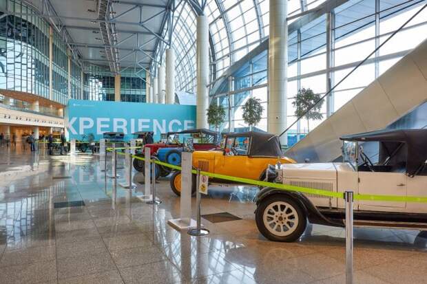 Выставка ретро-автомобилей открылась в аэропорту Домодедово авто, автовыставка, аэропорт, выставка, домодедово, олдтаймер, ретро авто, фоторепортаж