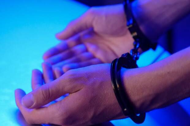 "Нагрянули сотрудники ФСБ": адвокат вместе с сообщником "попали под пресс" в Приморье