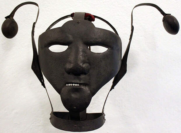 XVIII век, маска находится в одном из музеев Берлина.