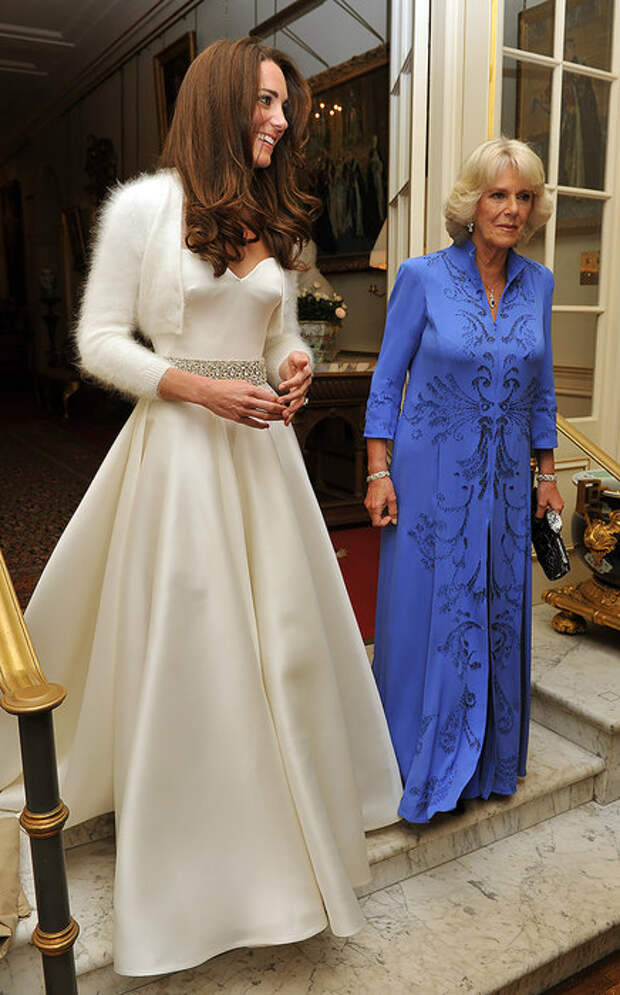Герцогиня Кембриджская на вечернем приеме по случаю собственной свадьбы в платье от Sarah Butron