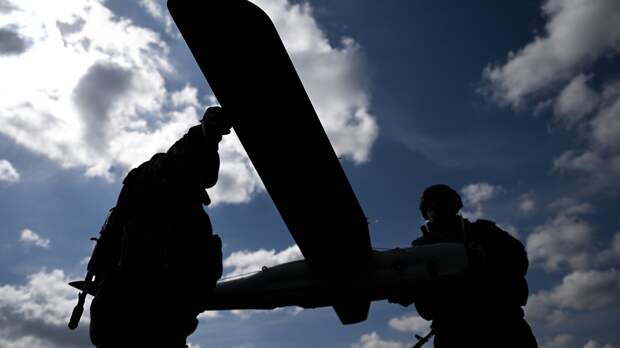 Бойцы ВС РФ используют дроны для доставки горючего