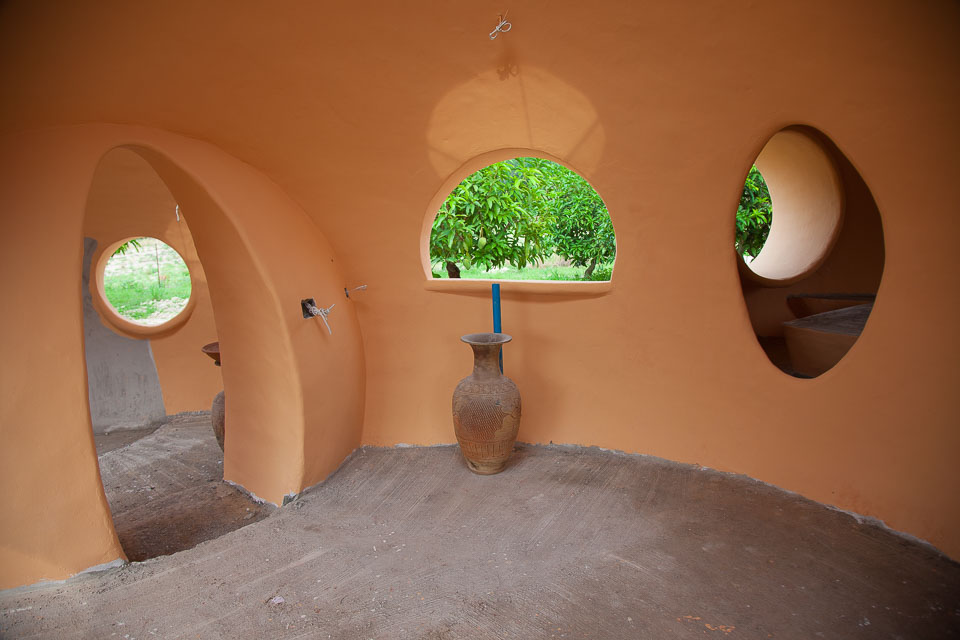 http://www.steveareen.com/domehomecreation/photos/110530-220.jpg