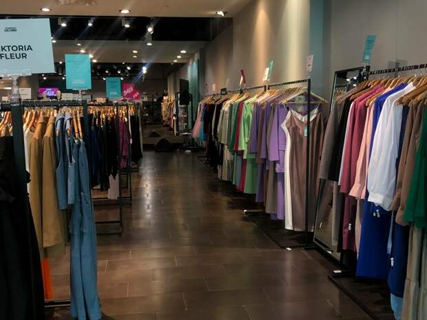 В Петербурге оборот производителей одежды упал на 45% за год