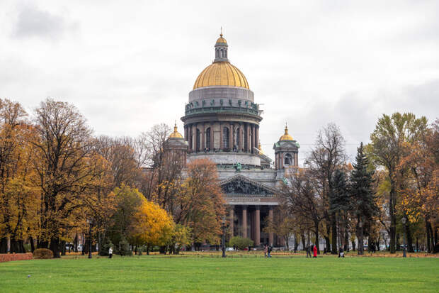 В Петербурге более 100 тысяч туристов получили поддержку мобильных помощников