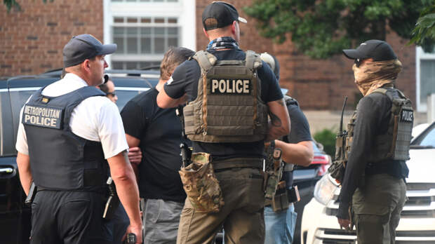 Родители держали детей в «подземелье» с фекалиями на стенах