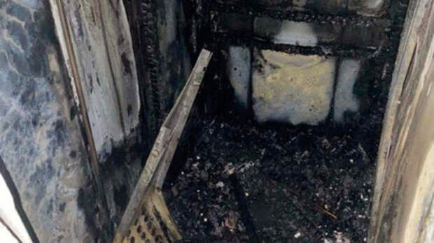 Лифт загорелся и рухнул в многоэтажном доме в Калужской области
