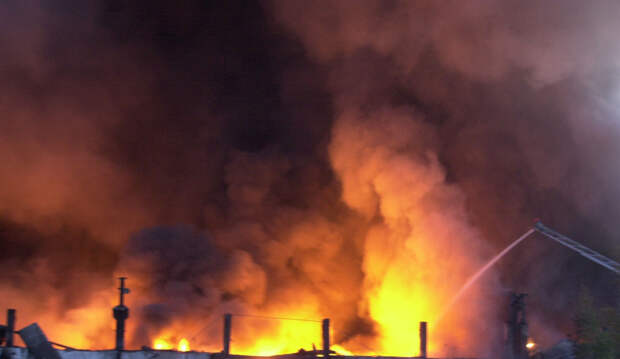 Пепел долетает до соседних сёл: На мусорном полигоне в Новороссийске произошел крупный пожар