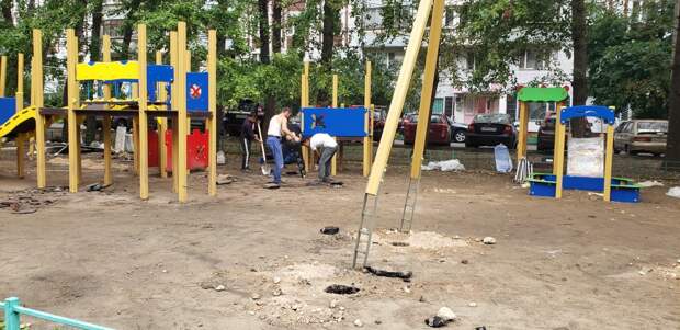На Декабристов установили детскую площадку