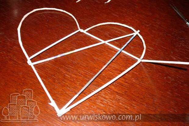 Сердце из газетных трубочек с бумажными розочками. Мастер-класс (13) (540x360, 179Kb)
