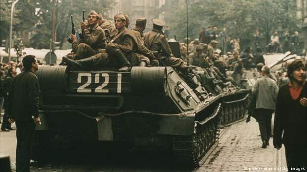 Советские танки в Праге в августе 1968 года