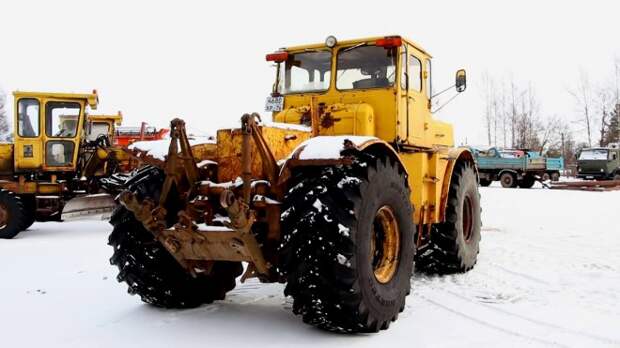 Трактор Кировец в условиях жесткой зимы: опасная работа