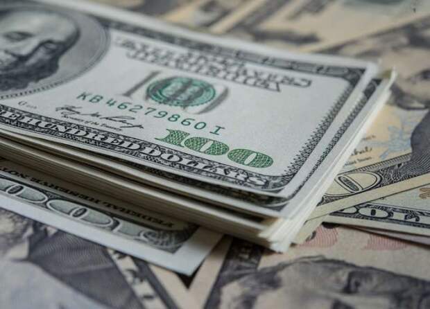 Ограничения на снятие иностранной валюты с банковских счетов продлены на полгода