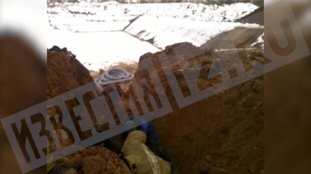 Фото с места гибели рабочих, копавших искусственный пруд в Подмосковье