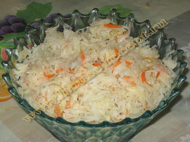 Салат из квашеной капусты