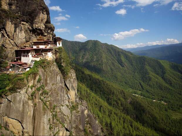 tigers-nest-monastery-in-bhutan-is-perched-10000-feet-above-sea-level