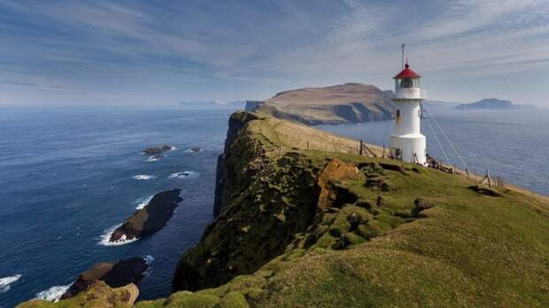 Маяки в тумане, шторме и на рассвете — фото, от которых мурашки по коже