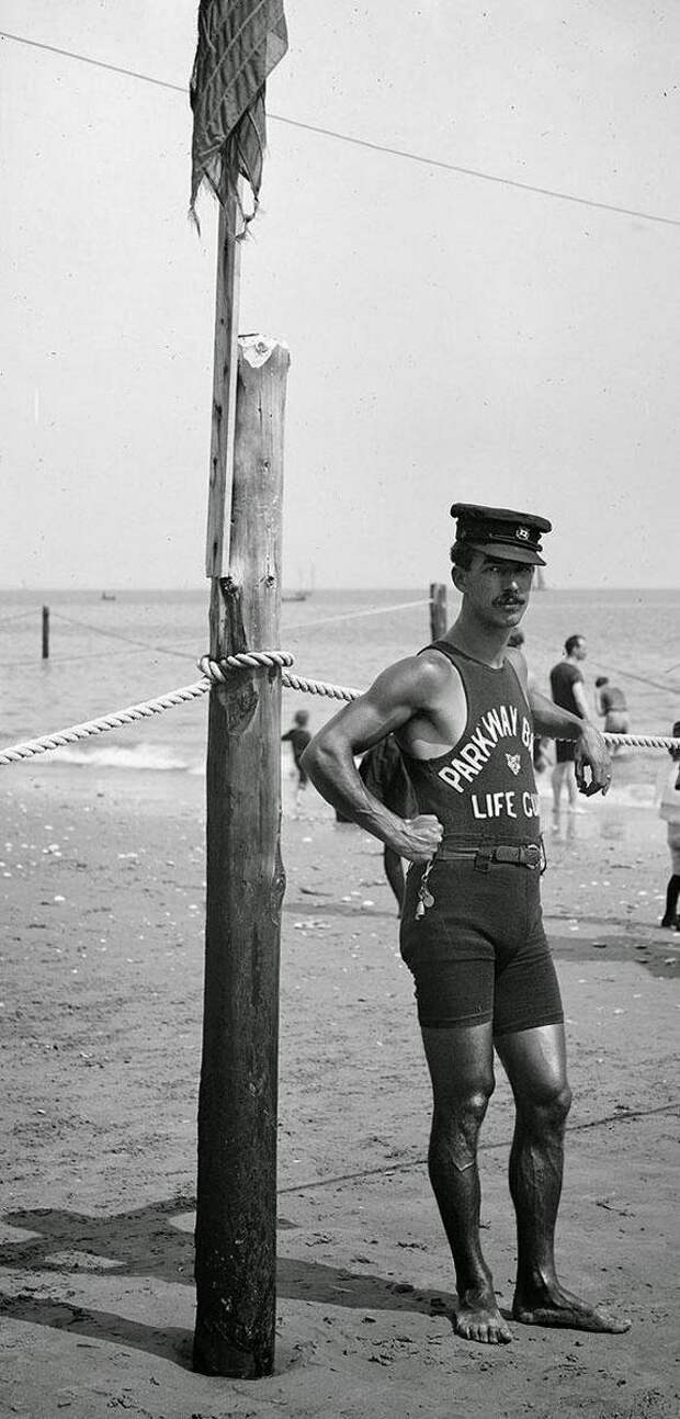 Спасатель на пляже. США. 1920-е. интересно, история, фото