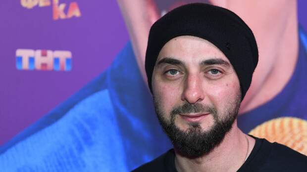 «Я долго его мучила»: 43-летний Демис Карибидис раскрыл историю знакомства с женой и рождение четырех детей