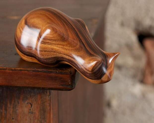 Wooden Peeping Tom cat sculpture, carved by Perry Lancaster from an incredible piece of Santos Rosewood.