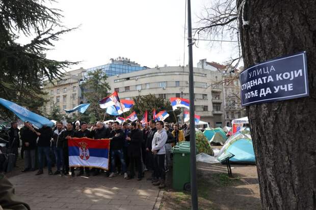 В столице Сербии встал лагерем свой антимайдан