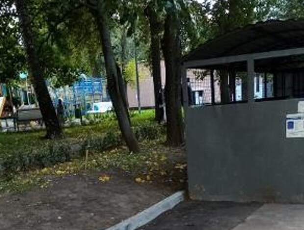 Во дворе дома на Алтуфьевском установили бордюр