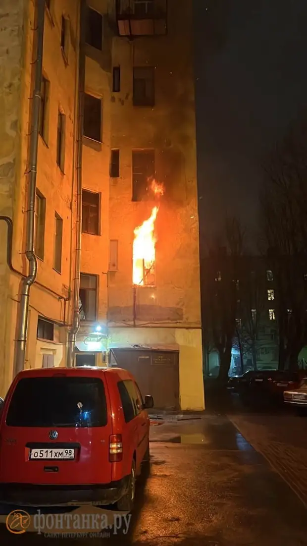 «Фонтанка» показывает, как выглядит студия на Карповке, сгоревшая ночью предположительно из-за майнинга