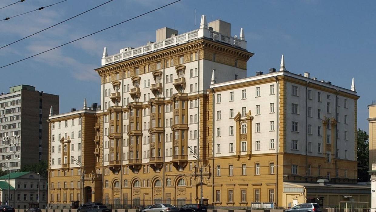 Россия потребовала от сотрудников посольства США покинуть Москву до 31 января