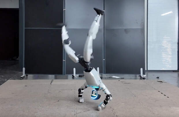 Китайские инженеры смогли научить андроида крутить сальто и танцевать брейк-данс