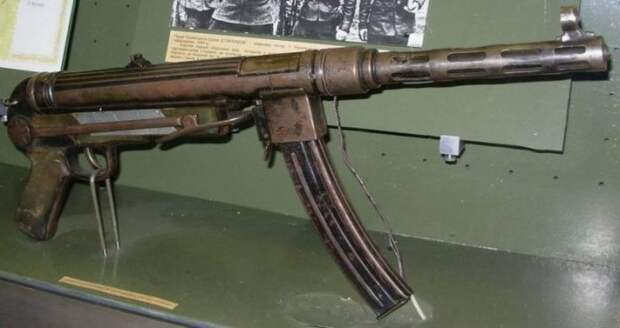 Партизанский ПП ТМ-44 объединил в себе черты отечественного и вражеского оружия. Партизанский ПП ТМ-44 объединил в себе черты отечественного и вражеского оружия.