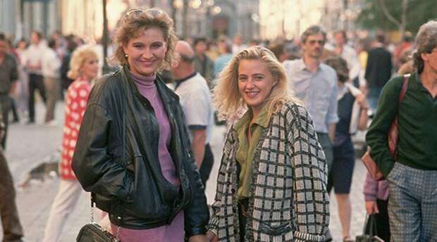Девушки 90-х: самые яркие примеры моды того времени
