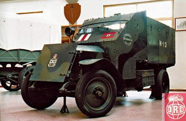 Lancia IZ Triota, 1921 год. Один из первых в мире бронетранспортеров. В итальянских частях не использовался. Применялся ирландской армией во время войны за независимость 1921 года (4 цил., 4,94 л, 70 л.с.).