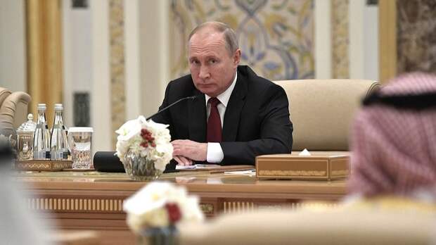 Автор BV сравнил «весовую категорию» Путина и Макрона