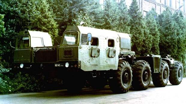 Шасси МАЗ-7908 с двумя кабинами и многотопливным двигателем в 710 л.с. (из архива СКБ-1 МАЗ) МоАЗ, авто, беларусы, белоруссия, военная техника, военные автомобили, маз, тягач