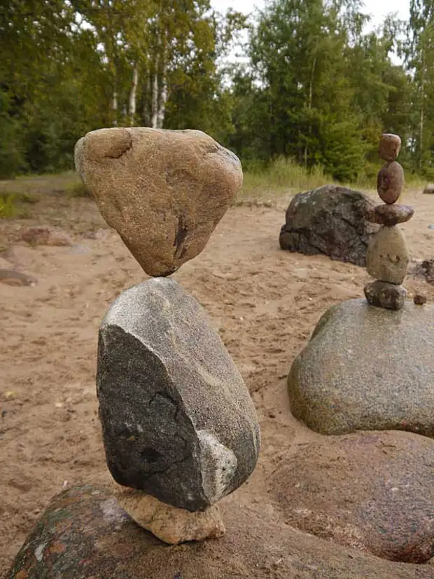 Говорящие камни. Кисловодск балансирующие камни. Кисловодск камни равновесие. Камни Кисловодск равновесие баланс. Камень в воздухе.