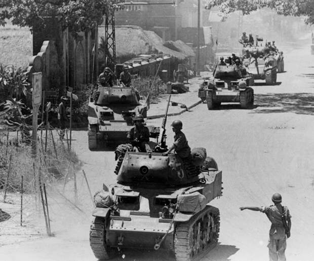 Французские машины прослужили долго. На фото колонна HMC M8 в Индокитае, начало 50-х годов - Быстроходная поддержка для лёгких танков | Военно-исторический портал Warspot.ru