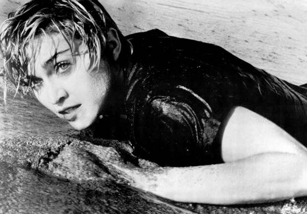 https://static.boredpanda.com/blog/wp-content/uploads/2018/07/iconic-madonna-scenes-dog-recreation-maxdonna-vincent-flouret-5b5ae48f807c4__700.jpg