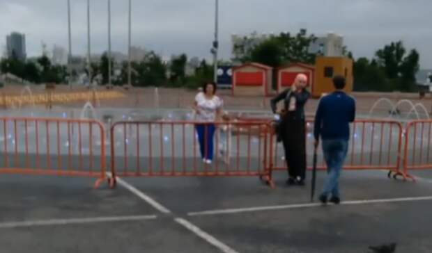 Забор в самом центре Владивостока объяснили в мэрии