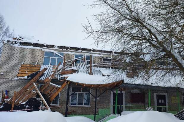 В российском городе обвалилась крыша детского сада